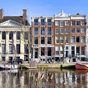 Hostel Stayokay Stadsdoelen - Refurbished November 2024, Amsterdam